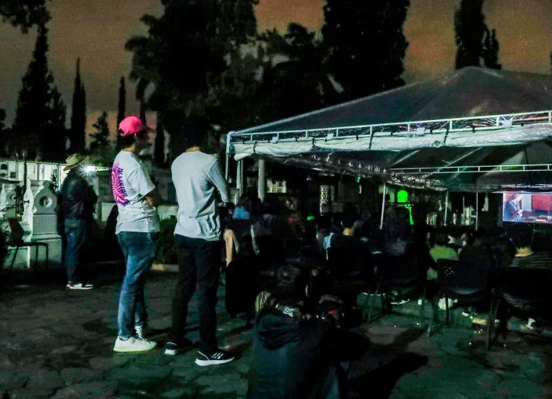 Ni la lluvia ni el frío impidieron la asistencia de 150 espectadores a la proyección del filme. Foto: Jaime Pérez.