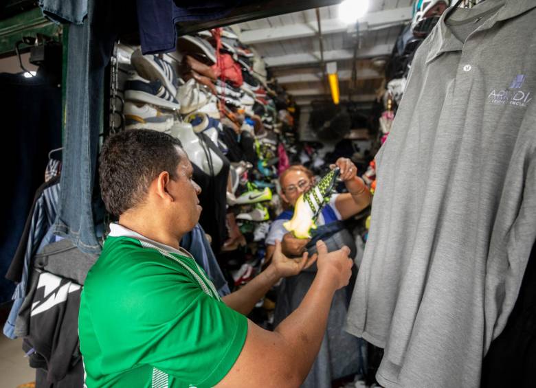 En el último año los precios encarecieron 13,28% en el país y particularmente la ropa para hombre subió 9,45% Y la de mujer 3,62%. FOTO CAMILO SUÁREZ