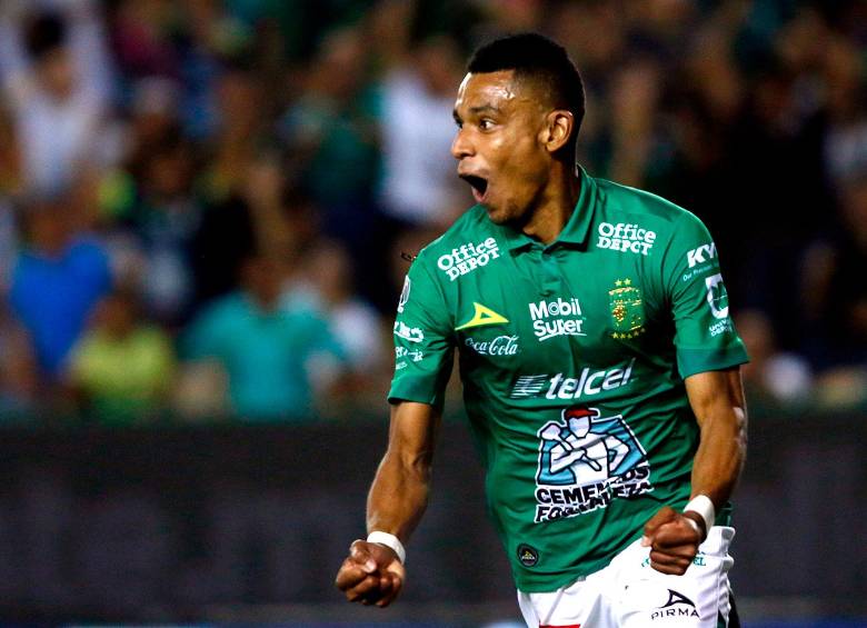 William Tesillo con la camiseta del León de México. FOTO AFP