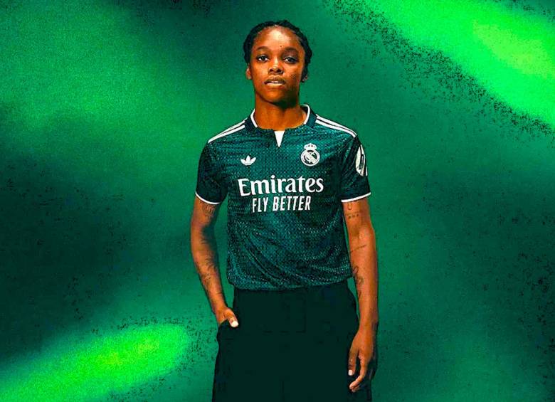 La delantera colombiana Linda Caicedo con la nueva camiseta del club. Esta será la segunda indumentaria del Real Madrid para la temporada 2026-2027. FOTO TOMADA X@realmadridfem
