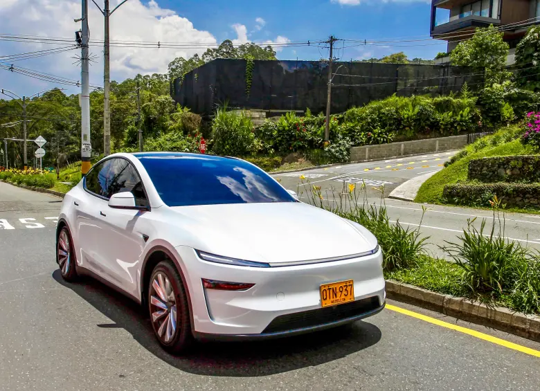 Los modelos Tesla Model Y y Tesla Model 3 lideraron las ventas en Medellín durante marzo, superando incluso a vehículos tradicionales. FOTO: Manuel Saldarriaga