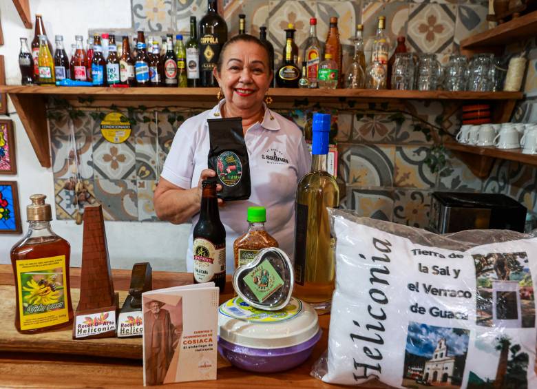 En El Parche de las Salinas se encuentran artesanías, café, postres, miel y otros productos de emprendedores del municipio. FOTO MANUEL SALDARRIAGA
