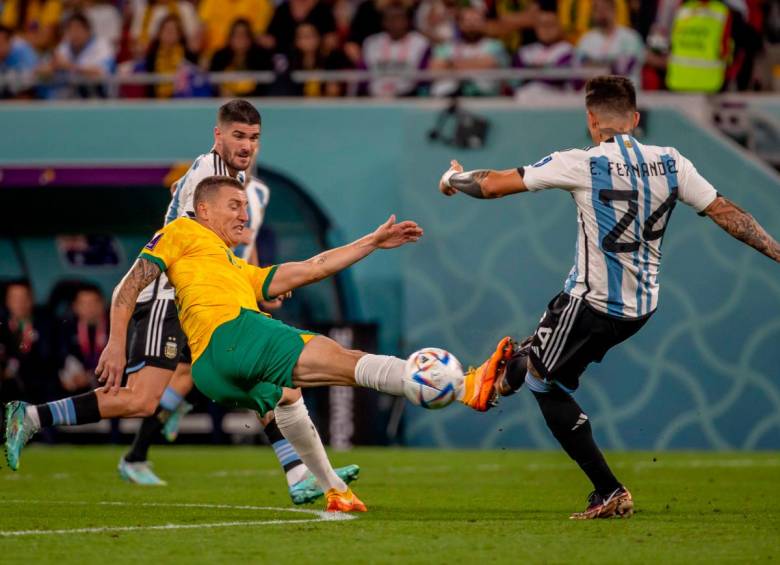 Los primeros minutos del partido fueron de mucha marca fuerte y pocas emociones, hasta que Argentina pudo encontrar los espacios para hacerle daño a Australia. FOTO JUAN ANTONIO SÁNCHEZ 