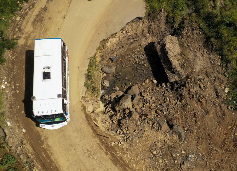 Las fallas geológicas dificultan las acciones para reparar las vías del Suroeste. Foto: Manuel Saldarriaga. 