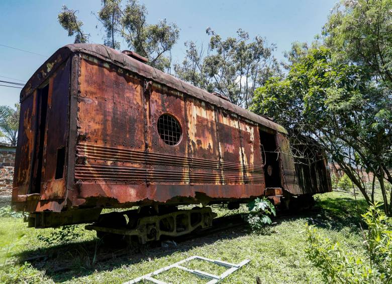 El tren que ahora representa la nostalgia por el deterioro y que transportó a tantas personas de generación en generación. Foto: Manuel Saldarriaga Quintero.