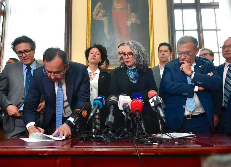 El proyecto de reforma política fue radicado por el ministro del Interior, Alfonso Prada, en septiembre de 2022. FOTO: CORTESÍA MININTERIOR.