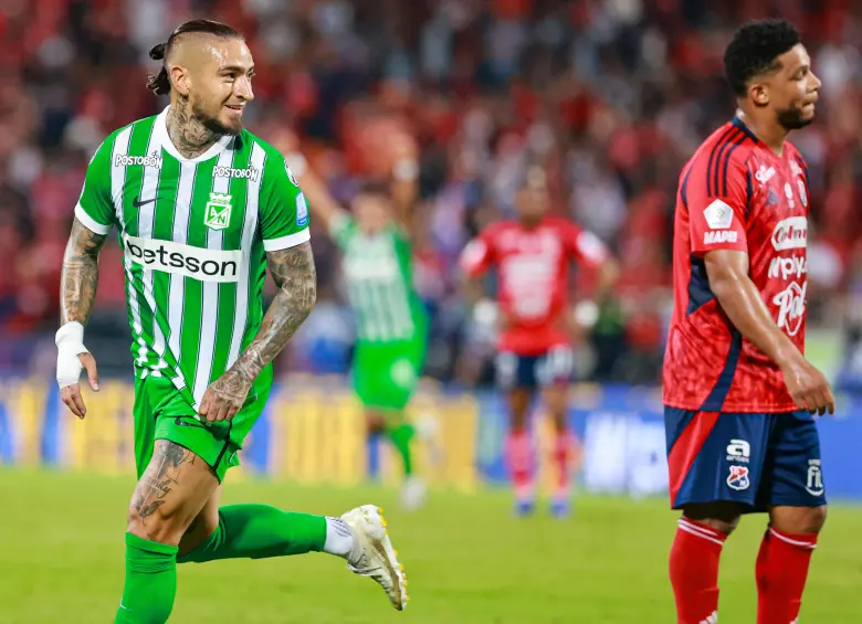 La imagen refleja las dos caras de la moneda tras el clásico: la alegría de Cristian “Chicho” Arango y la frustración y tristeza de Frank Fabra. Ambos reflejan los sentimientos de la afición. FOTO manuel saldarriaga