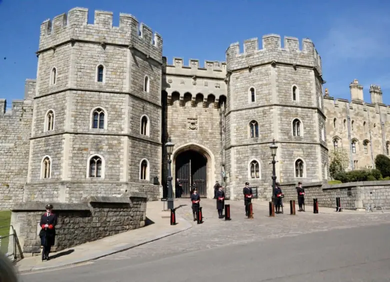 El Royal Lodge, dentro del complejo del castillo de Windsor, es la residencia del príncipe Andrés, cuya ocupación sin pago de renta ha reavivado el debate sobre los privilegios de la monarquía británica. FOTO: AFP.