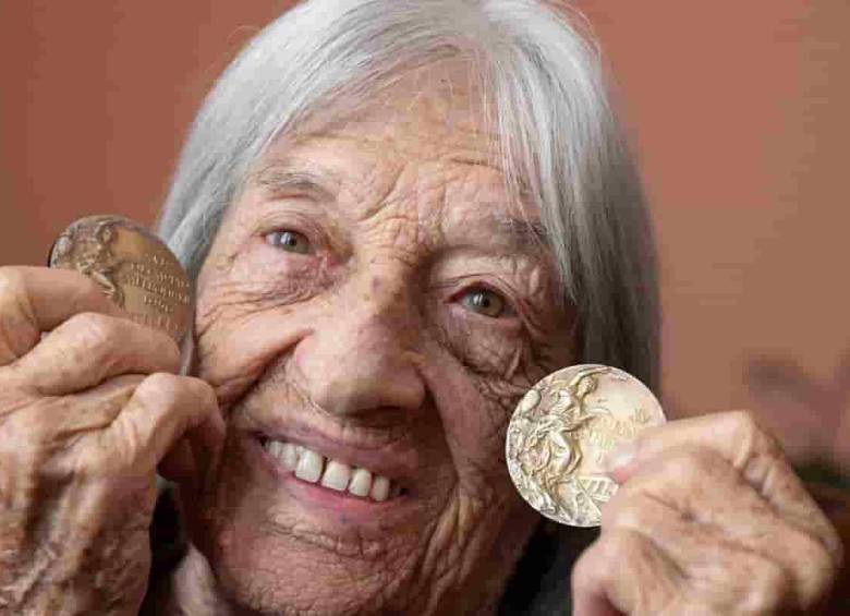 La gimnasta húngara Agnes Keleti, era la medallista olímpica de más edad en el mundo. Su historia es como de película. FOTO AFP