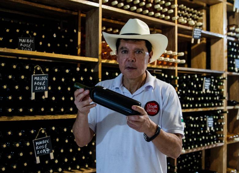 El salón de la fama de Viña Sicilia en Olaya, Antioquia, exhibe sus más de 315 premios internacionales. FOTO JULIO CÉSAR HERRERA