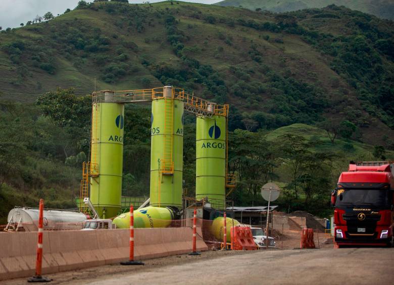 Una de las primeras empresas que confirmó que está evaluando su regreso al vecino país fue Cementos Argos. foto EL COLOMBIANO. 