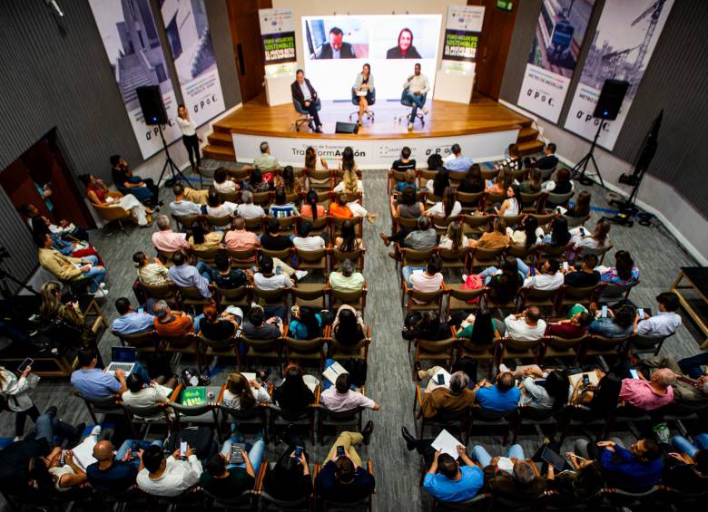 En el auditorio EL COLOMBIANO, en Envigado, se dieron cita ayer los participantes en el foro Negocios Sostenibles: el nuevo reto de las empresas. El sector privado renovó compromisos. FOTO julio césar herrera