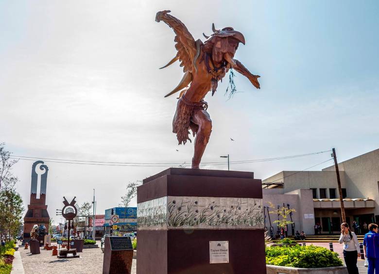 Las calles de Tonalá combinan historia, cultura y comercio en un ambiente donde el arte forma parte del paisaje cotidiano. Foto: Oficina de Visitantes y Convenciones de Guadalajara
