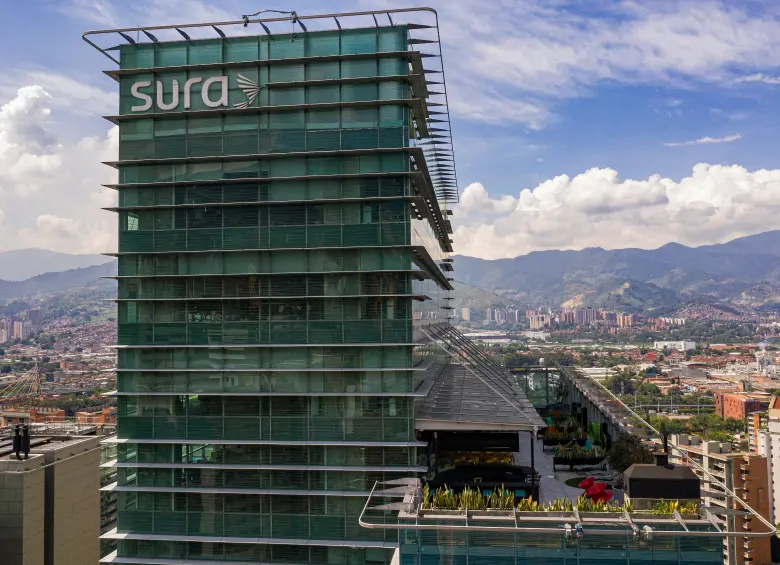 Grupo SURA propondrá a sus accionistas un programa de readquisición de acciones por hasta $500.000 millones, con vigencia prevista hasta marzo de 2028. FOTO Manuel Saldarriaga
