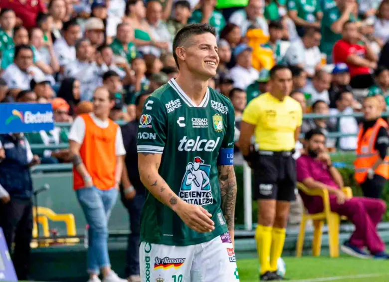 El colombiano James Rodríguez estuvo muy activo en el banderazo de los hinchas de León antes del duelo ante Toluca, este sábado. FOTO TOMADA X @jamesdrodriguez