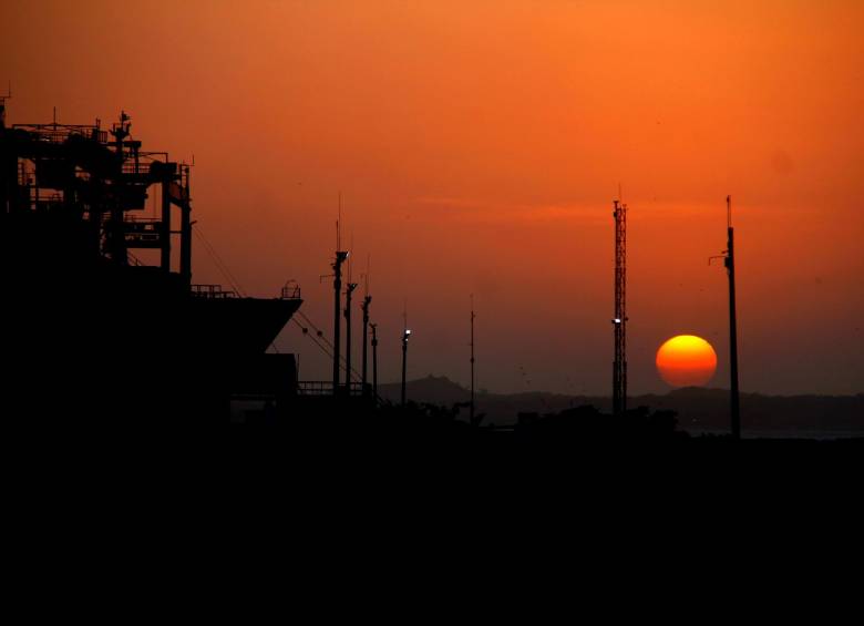 Atardecer en el puerto de Cartagena. 