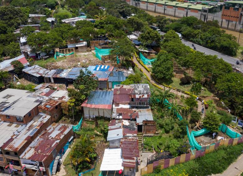 Aunque los letreros que puso la gente fueron retirados, los líderes del barrio se quejan de que ha pasado más de un mes y no se ha renovado el convenio con el operador. FOTO jaime pérez
