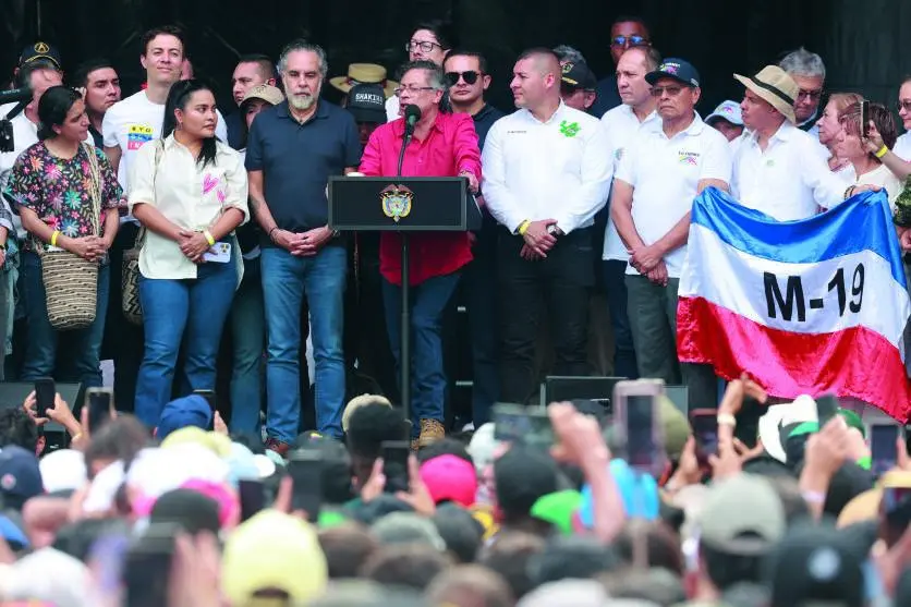 Desde la tarima, al presidente Petro lo acompañaron los ministros Armando Benedetti y Antonio Sanguino, además del exalcalde de Medellín, Daniel Quintero Calle. FOTO: Manuel Saldarriaga
