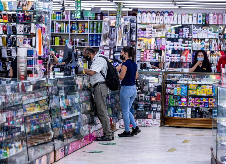 Solo en junio de 2023 las ventas de los comerciantes colombianos se desplomaron un 11,9% frente al mismo período del año pasado. FOTO JAIME PÉREZ