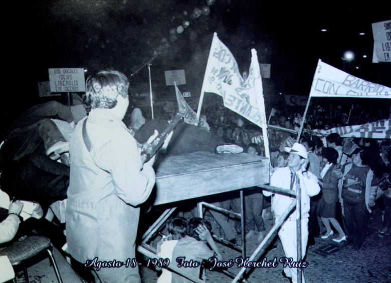 Imagen del momento del asesinato de Luis Carlos Galán el 18 de agosto de 1989, poco antes de comenzar un discurso en Soacha, Cundinamarca. Foto: José Herchel Ruiz (cortesía Colprensa)
