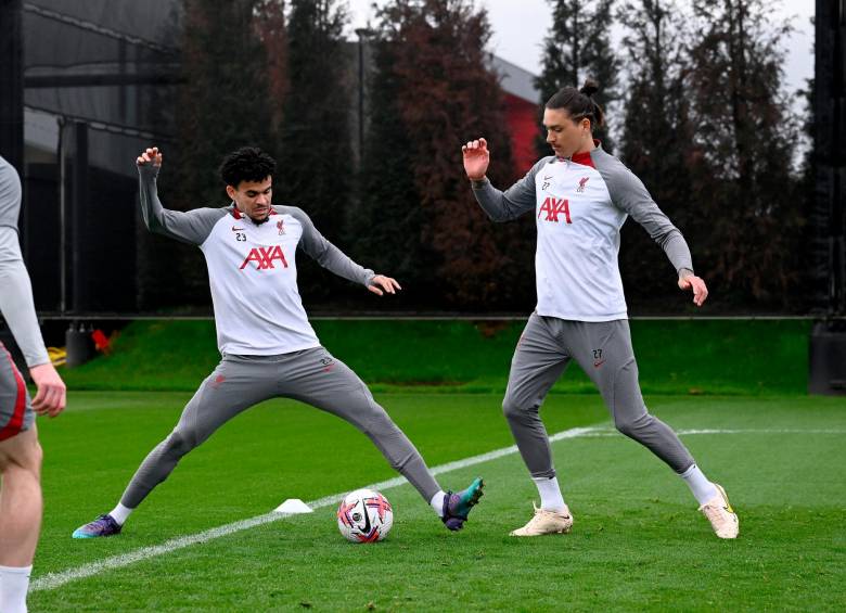 Díaz (izquierda), listo para recuperar el nivel. Liverpool es octavo con 44 puntos y Leeds, 16° con 29. Arsenal es el líder con 74. FOTo getty