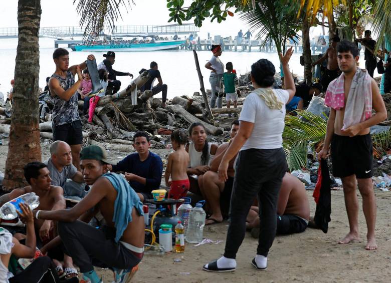 Hasta la semana pasada estuvo colapsada la playa de Necoclí por presencia de migrantes. FOTO: EFE