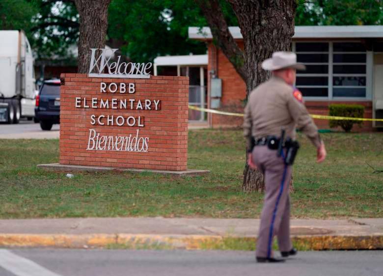 El de Uvalde es el tiroteo escolar más mortífero sucedido en Estados Unidos desde el de Sandy Hook, en el que murieron 27 personas en 2012. FOTO AFP
