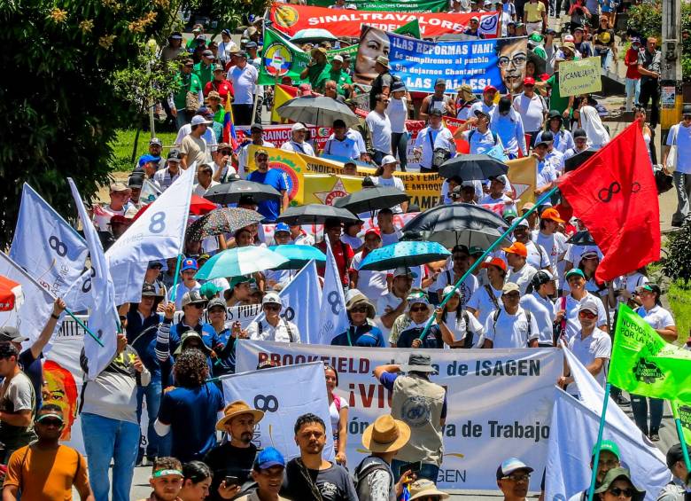 Organizaciones sindicales de Antioquia afirmaron que los trabajadores se movilizaron por las calles de Medellín en defensa de las reformas que promueve el actual Gobierno, porque los benefician . FOTO Jaime Pérez