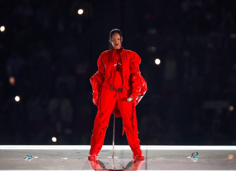 Rihanna durante su presentación en el medio tiempo del Super Bowl 2023. Foto: EFE