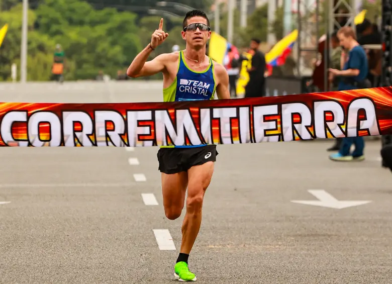 Jeisson Suárez viene de ganar en Corre mi Tierra, certamen atlético que suma 16 ediciones en Medellín. Foto: Manuel Saldarriaga Quintero.
