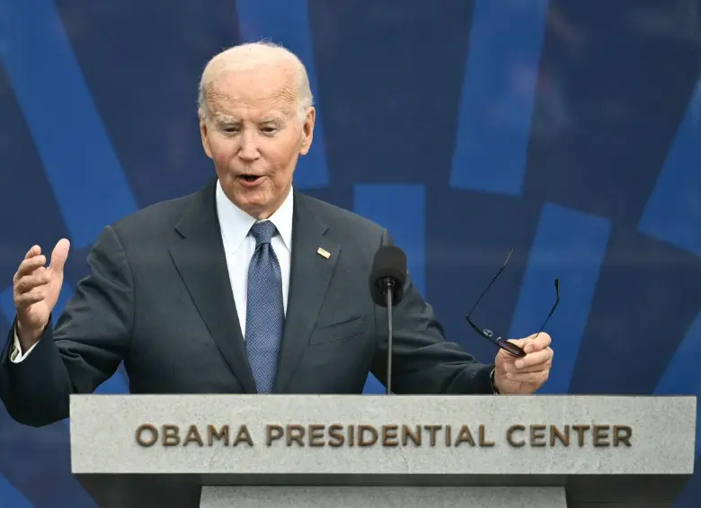 Joe Biden anunció la publicación de sus memorias presidenciales, un libro en el que repasará las decisiones y desafíos que marcaron su paso por la Casa Blanca. FOTO: AFP.