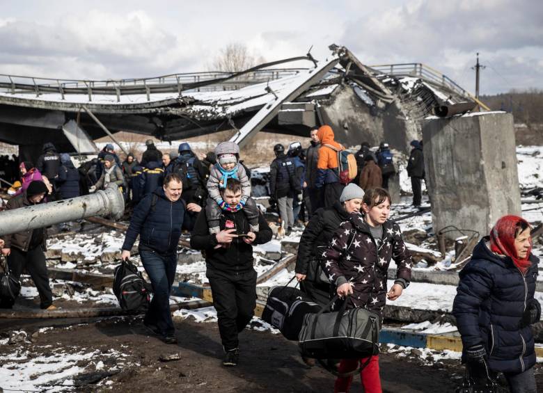 Los civiles ucranianos son quienes más han sufrido con la invasión rusa a su país, pues han sido víctimas de desplazamiento, torturas y tratos crueles de parte de los soldados. FOTO getty