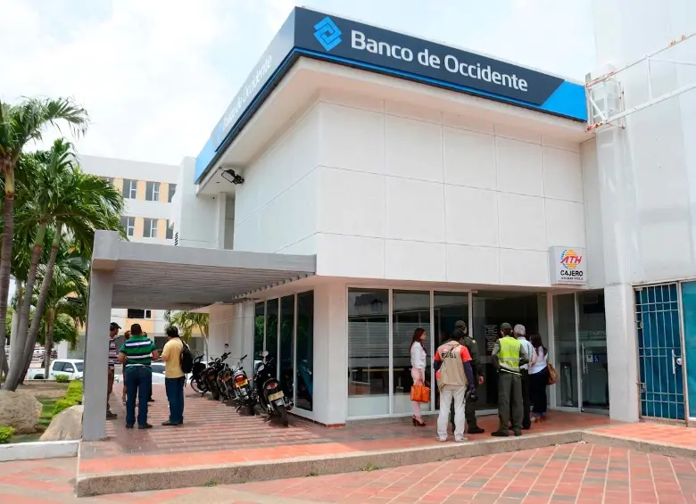 Banco de Occidente anunció una reducción del 50 % en la tasa de interés de sus tarjetas para compras esenciales en las zonas afectadas por el terremoto. FOTO COLPRENSA