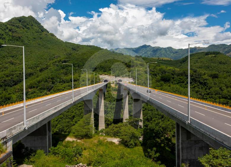 Las 4G avanzan a buen ritmo, pero la obra pública va rezagada