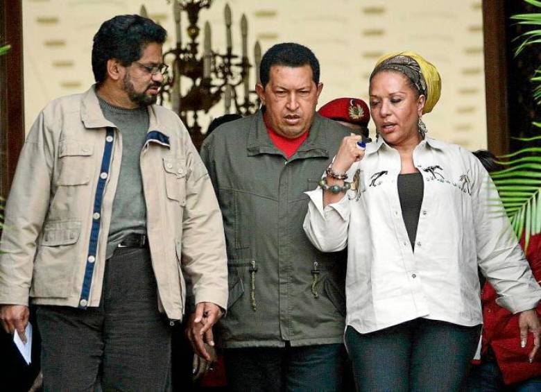 Como miembro del Secretariado de las Farc, Iván Márquez se reunió en 2007 con Hugo Chávez para hablar de un acuerdo humanitario en Colombia. A la cita fue la senadora electa Piedad Córdoba. FOTO cortesía