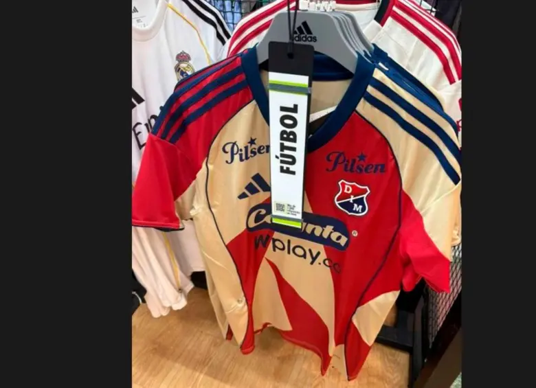 Esta sería el diseño de la Camiseta Alternativa del DIM para el duelo del domingo, en el Atansio, ante Junior. FOTO @santigaviria86