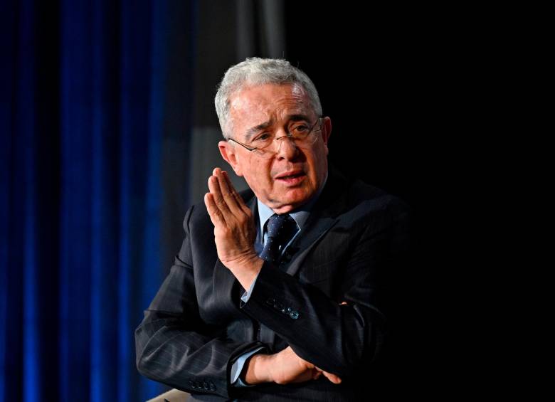 A lo largo de varias audiencias, la defensa del expresidente Álvaro Uribe Vélez sostuvo que su cliente no manipuló a testigos para favorecerse, misma tesis que tomó la Fiscalía. FOTO getty