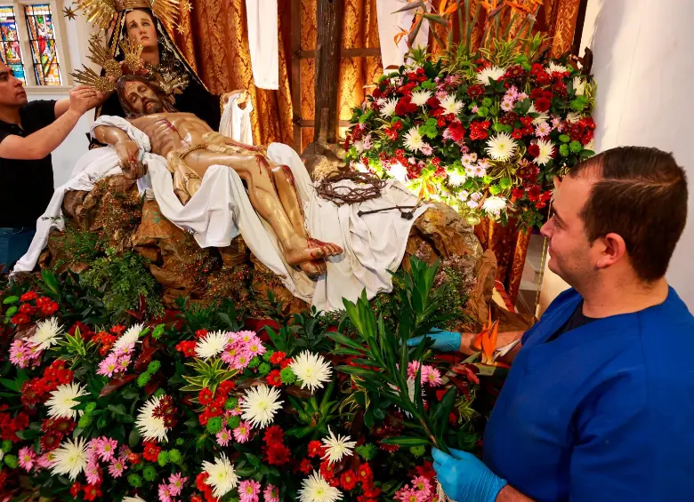 Templos alistan imágenes religiosas para Semana Santa, que iniciará mañana con procesión de Ramos. En Itagüí, Parroquia Nuestra Señora del Rosario lidera preparativos. FOTO MANUEL SALDARRIAGA