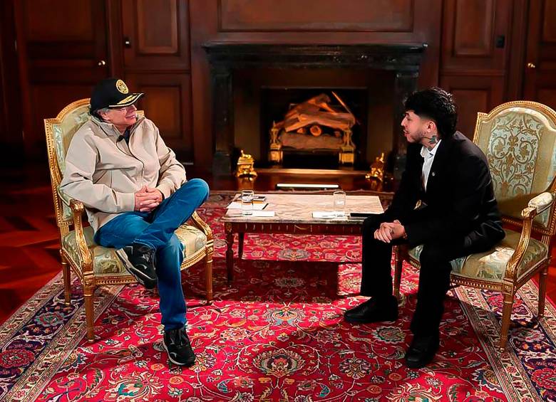 El presidente Gustavo Petro con el influencer Westcol, quien ha tenido varias polémicas por comentarios machistas. FOTO Presidencia