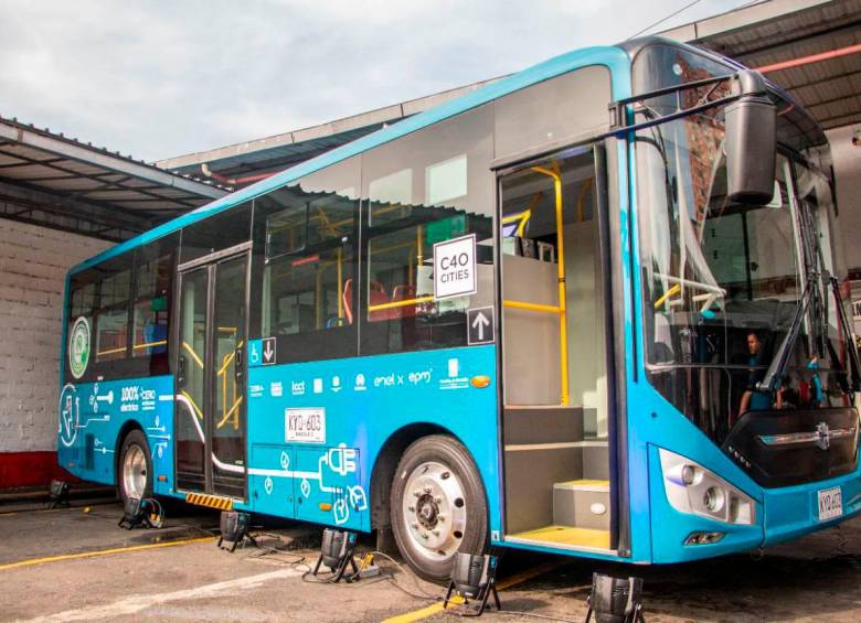 El bus eléctrico empezará a rodar por las calles de barrios como Villa Hermosa y otros de la comuna nororiental de la ciudad. FOTO CORTESÍA
