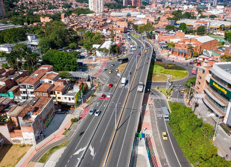 La calle 36, que une a San Antonio de Prado con el sector de Pilsen, es uno de los corredores impactados con la medida. FOTO: Manuel Saldarriaga.