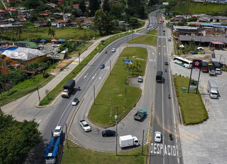 El tramo entre Medellín y El Santuario será administrado por Invías desde el próximo sábado, como parte de la finalización de los proyectos viales de primera generación (1G). FOTO MANUEL SALDARRIAGA