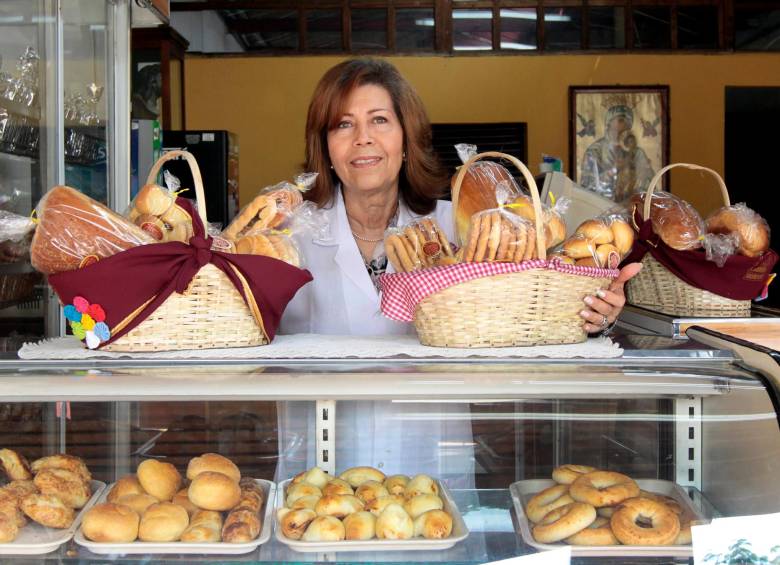 La panadería Palacio está ubicada en medio de los almacenes de repuestos que pululan sobre Carabobo con La Paz. Bizcochos de yema de huevo, pasteles encarcelados y tortas son la especialidad. FOTO camilo suárez y archivo