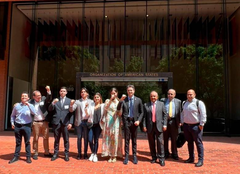 Quintero viajó con Diana Osorio, Esteban Restrepo, Alejandro Toro, Albert Corredor y su esposa, y el equipo jurídico. FOTO cortesía