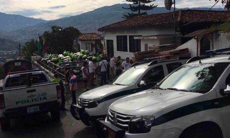 Esta es la atiborrada estación de policía que, aunque está destinada a operar en Aranjuez, queda en otra comuna, en Manrique. FOTO: Cortesía