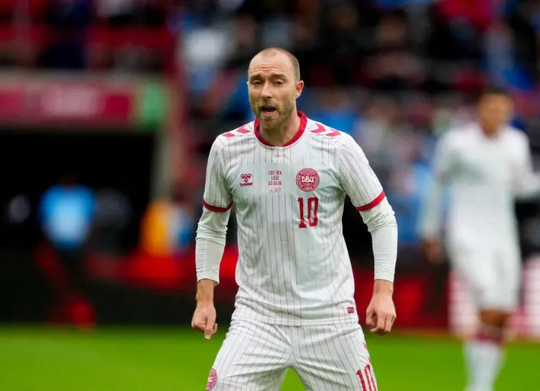 Christian Eriksen sufrió un paro cardiaco hace cinco años contra Finlandia durante la Eurocopa (en 2021) y desde entonces usa marcapasos. FOTO: AFP