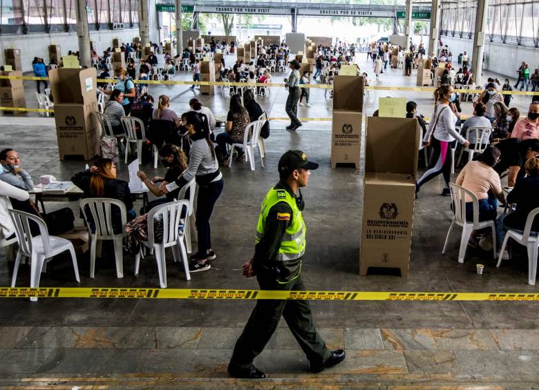Según MinInterior, 1.200 residentes en Venezuela han cruzado las fronteras para votar. FOTO Carlos Velásquez