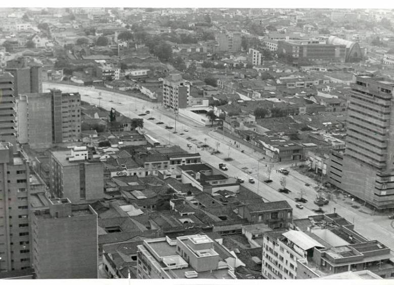 La Avenida Oriental, terminada en 1979, se llama Avenida Jorge Eliécer Gaitán. FOTOS Archivo El Colombiano 