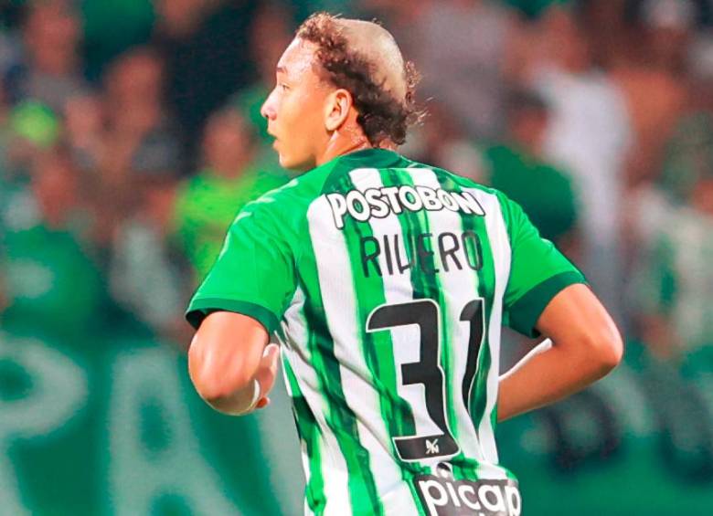 El momento en el que Elkin Rivero, con el número 31, ingresó al campo de juego con ese look particular. FOTO MANUEL SALDARRIAGA