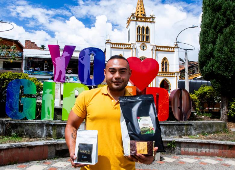 La familia y los productores locales han sido esenciales en la consolidación de Café Aroma Gilraldino, una marca que refleja la calidad del grano del municipio. FOTO JULIO CÉSAR HERRERA